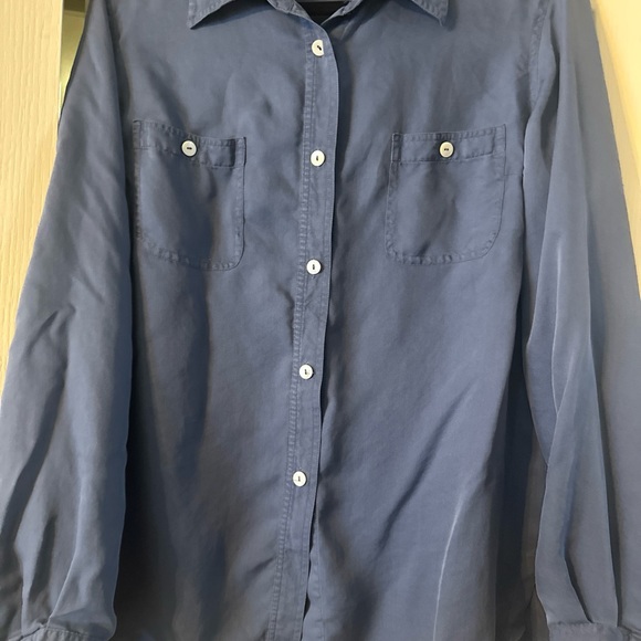 Silk land  shirt , great quality , unique the bottoms are a very good quiality - Picture 2 of 8